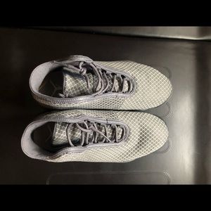 Men’s Jordan’s mesh like shoe